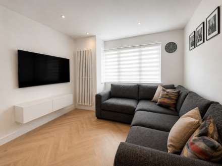 Mildred Avenue, Borehamwood, Image 4