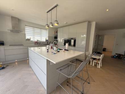 Mildred Avenue, Borehamwood, Image 6