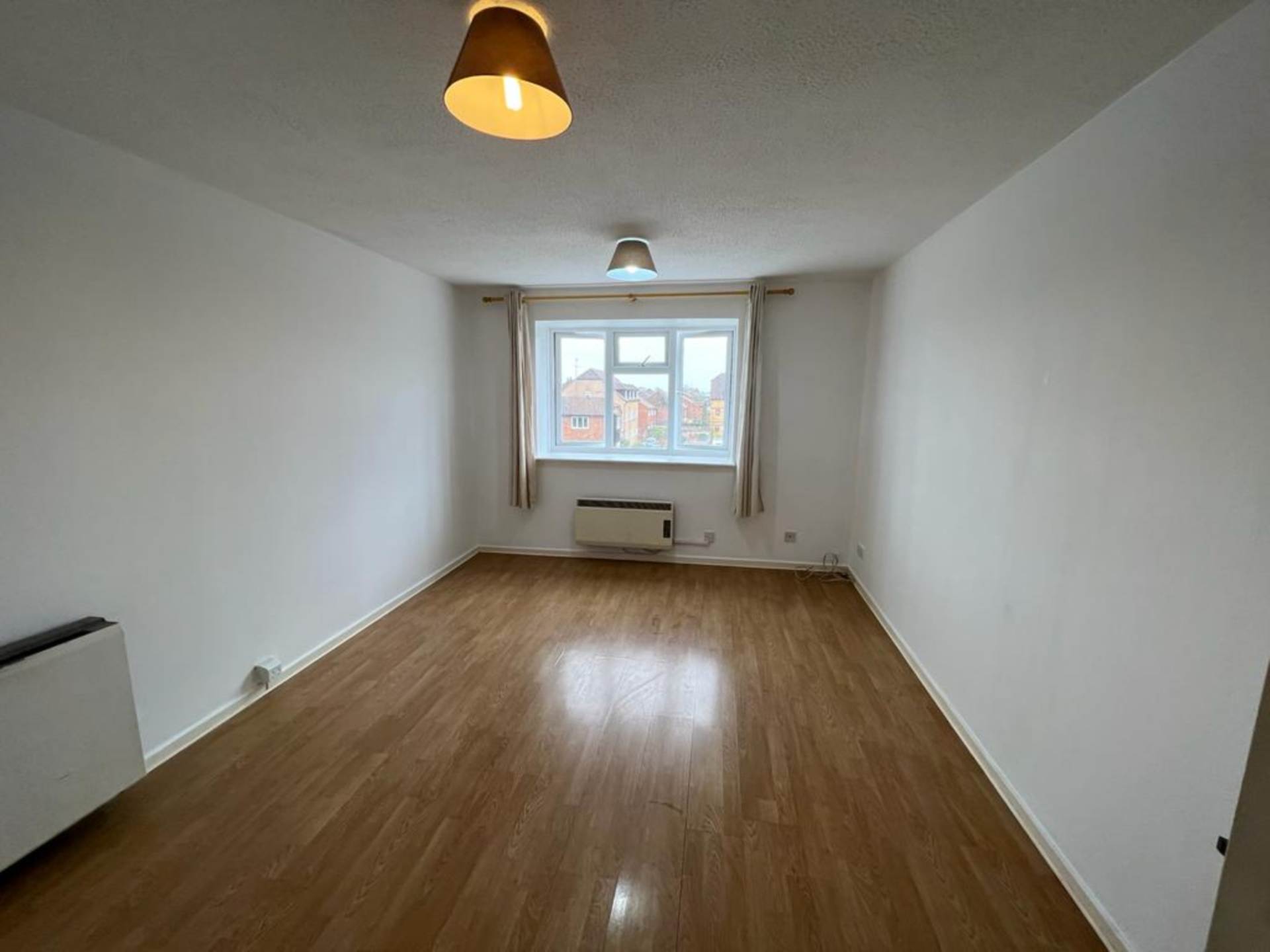 Springwood Crescent, Edgware, Image 5