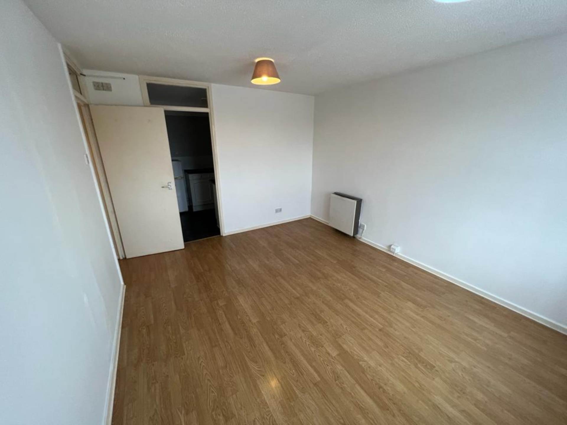 Springwood Crescent, Edgware, Image 6