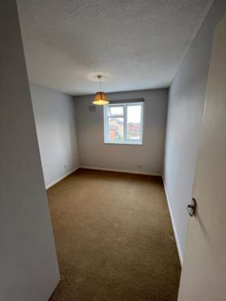 Springwood Crescent, Edgware, Image 4