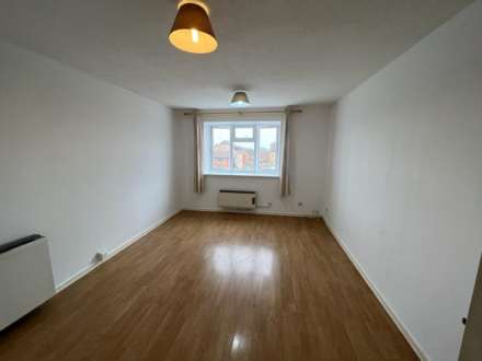 Springwood Crescent, Edgware, Image 5