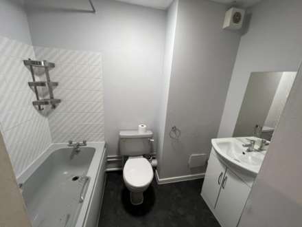 Springwood Crescent, Edgware, Image 7