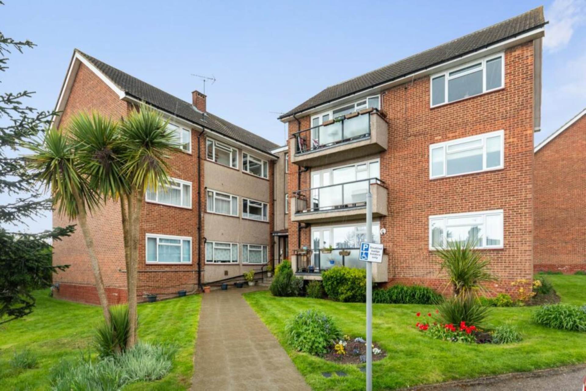 Knowl Park, Elstree, Image 1