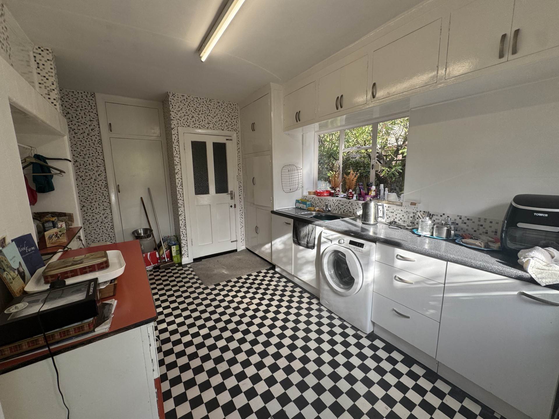 Well End Road, Borehamwood, Image 3