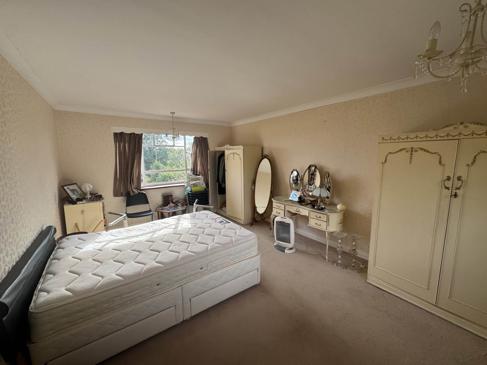 Well End Road, Borehamwood, Image 7