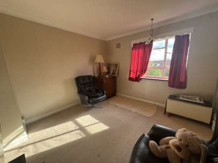 Well End Road, Borehamwood, Image 11