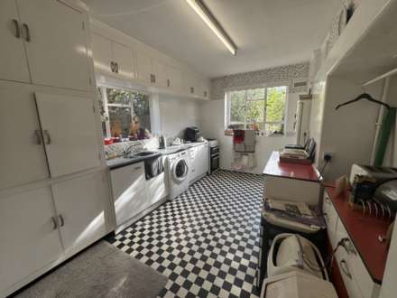 Well End Road, Borehamwood, Image 2