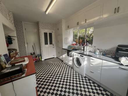 Well End Road, Borehamwood, Image 3