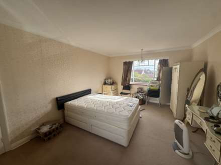 Well End Road, Borehamwood, Image 8