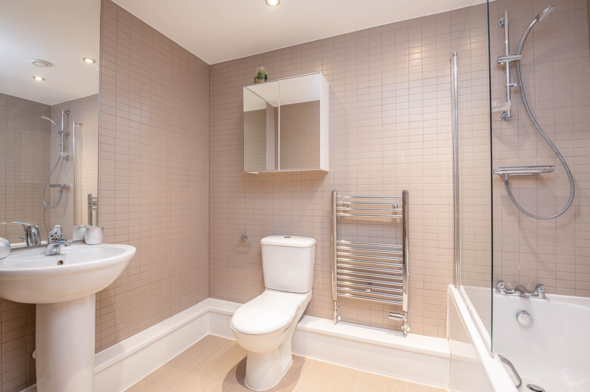 Owen Court, Elstree, Image 12