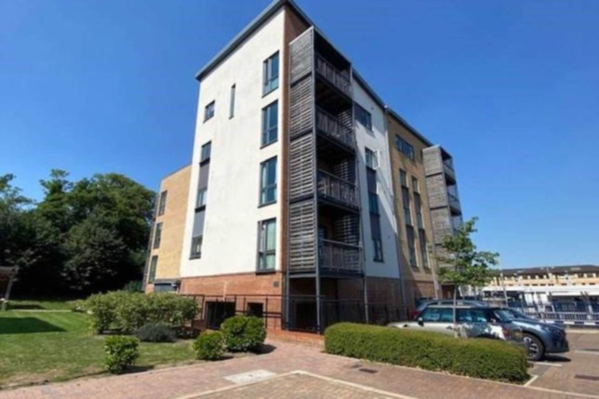 Owen Court, Elstree, Image 13