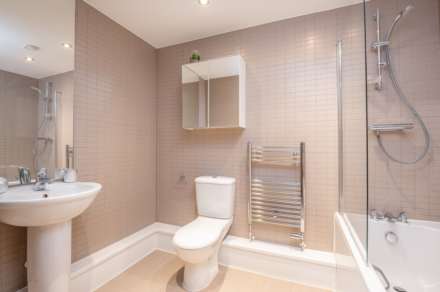 Owen Court, Elstree, Image 12