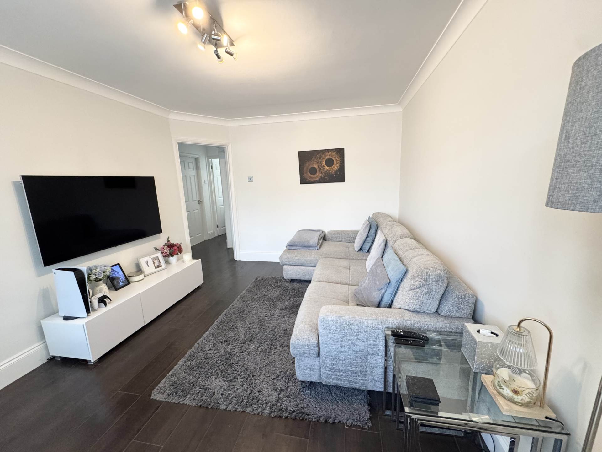 West View Court, Elstree, Image 3