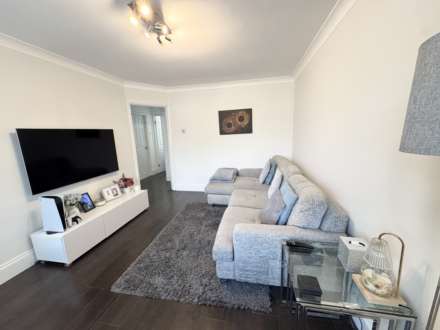 West View Court, Elstree, Image 3