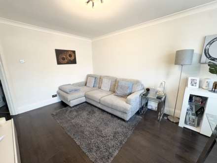 West View Court, Elstree, Image 4