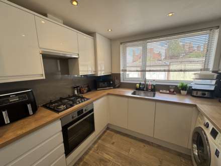 West View Court, Elstree, Image 7