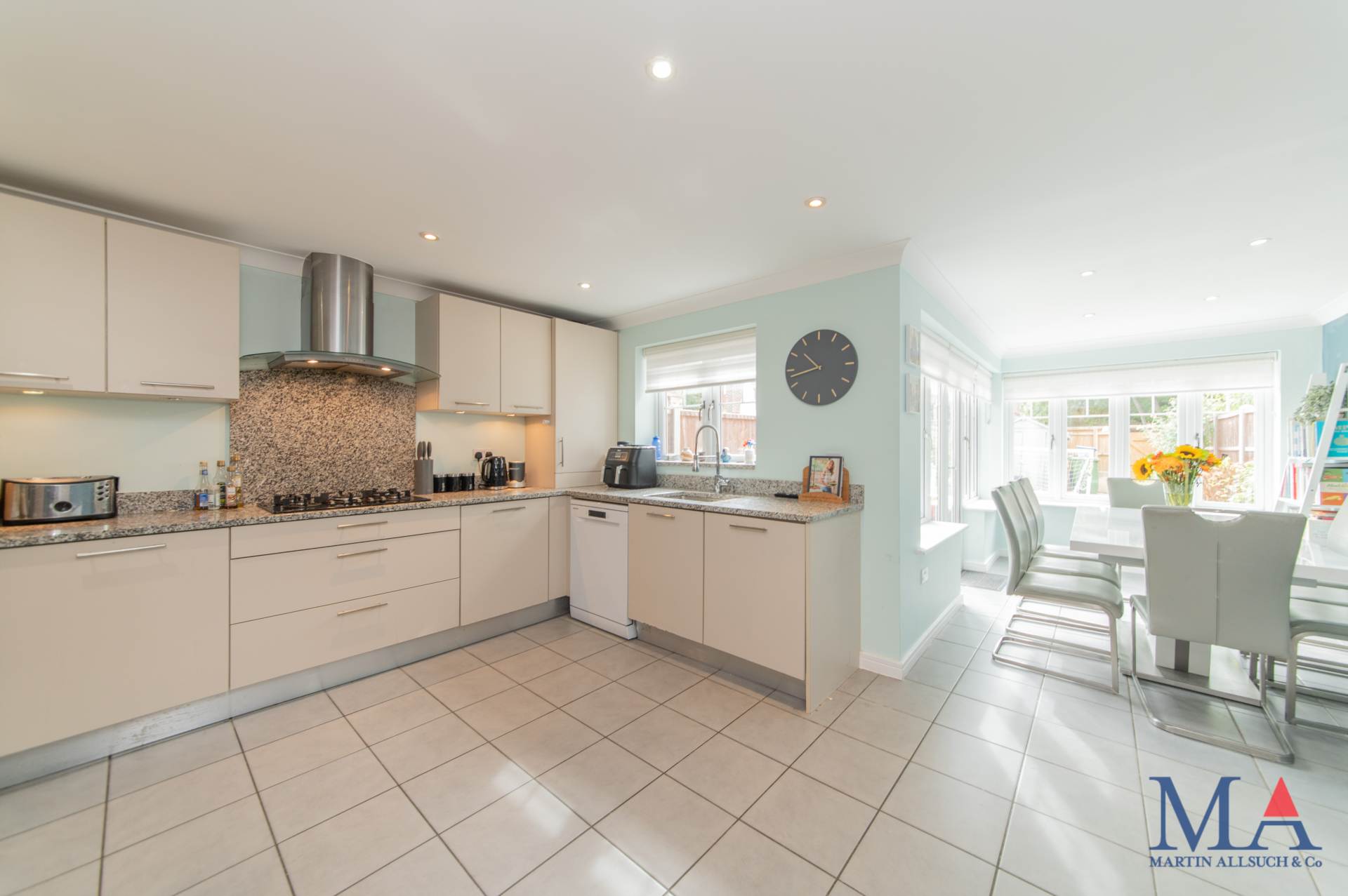 Highbridge Close, Radlett, Image 11