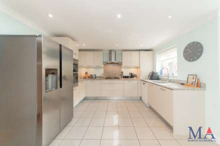 Highbridge Close, Radlett, Image 10