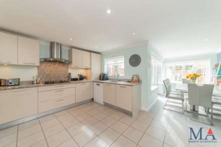 Highbridge Close, Radlett, Image 11