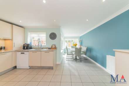 Highbridge Close, Radlett, Image 12