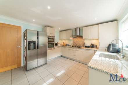 Highbridge Close, Radlett, Image 13