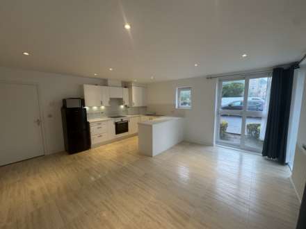 Whitehall Close, Borehamwood, Image 2
