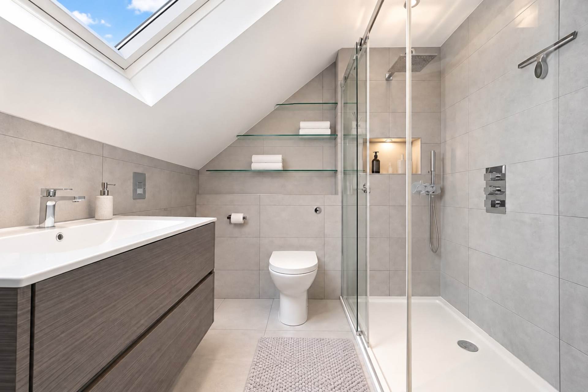 Hampton Close, Borehamwood, Image 4