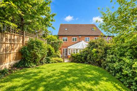 Hampton Close, Borehamwood, Image 6