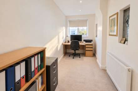 Highview Avenue, Edgware, Image 9