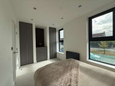 Aycliffe Road, Borehamwood, Image 5