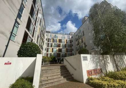 Foster House, Borehamwood, Image 7