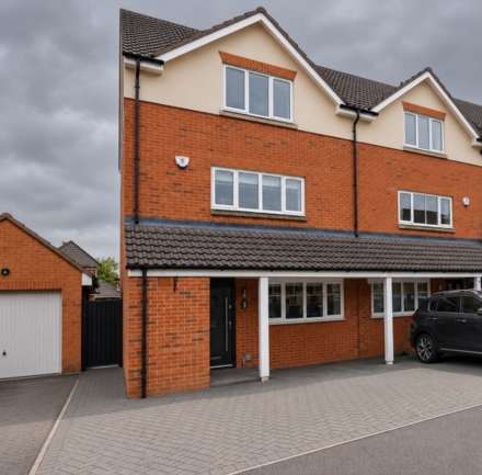 Chaucer Grove, Borehamwood, Image 1