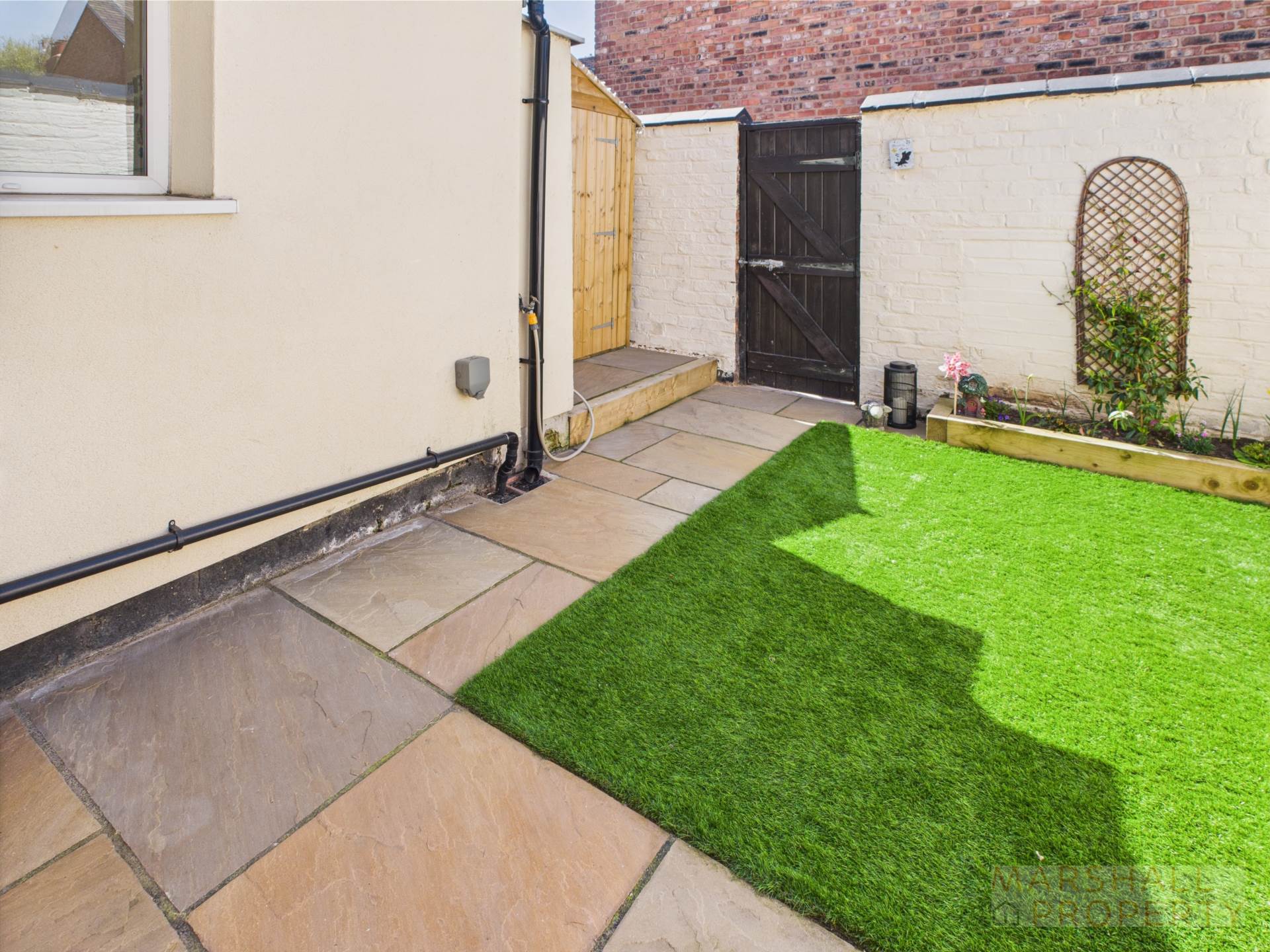 Duncombe Road South, L19, Image 12
