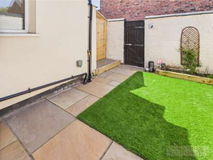 Duncombe Road South, L19, Image 12