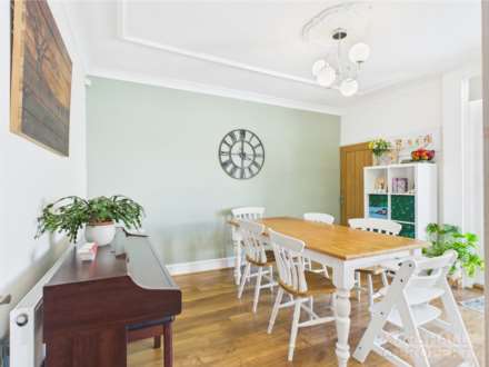 Duncombe Road South, L19, Image 6