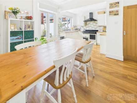 Duncombe Road South, L19, Image 7