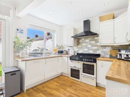 Duncombe Road South, L19, Image 8