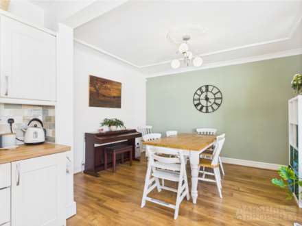 Duncombe Road South, L19, Image 9