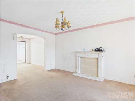 Lawrence Close, Grassensdale, L19, Image 3