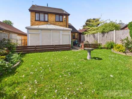 Lawrence Close, Grassensdale, L19, Image 4