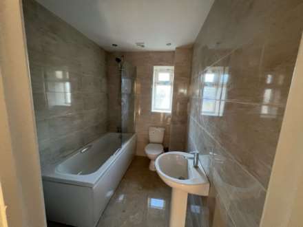 Half Moon Court, Paignton, Image 9