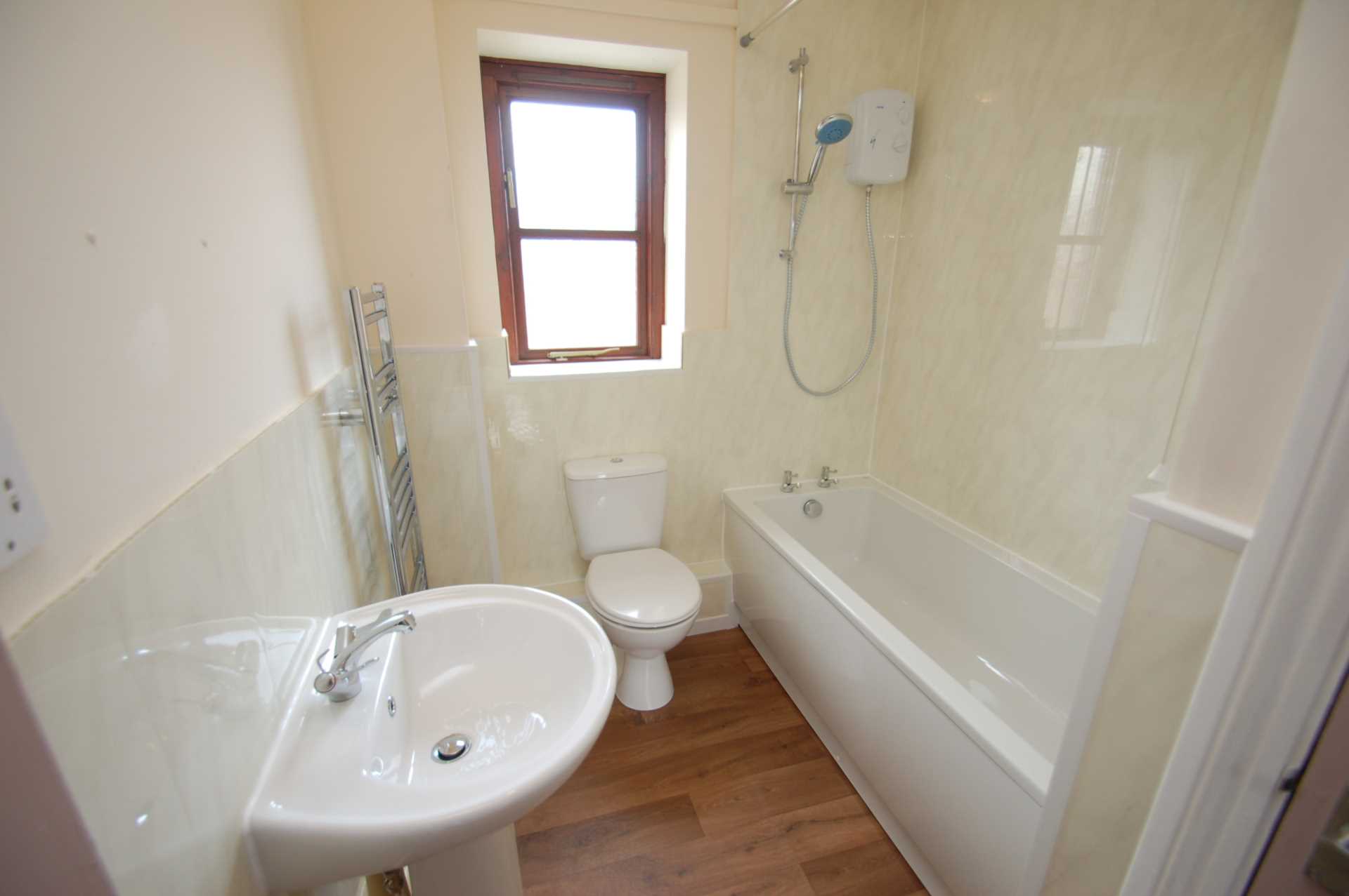 Honeysuckle Close, Paignton, Image 5