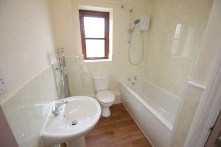 Honeysuckle Close, Paignton, Image 5
