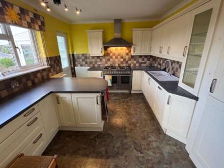 Castlewood Avenue, Newton Abbot, Image 2