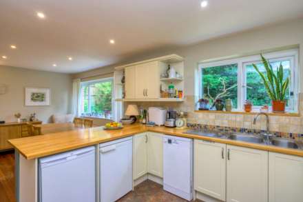 Longhurst Close, Caversham, Image 12