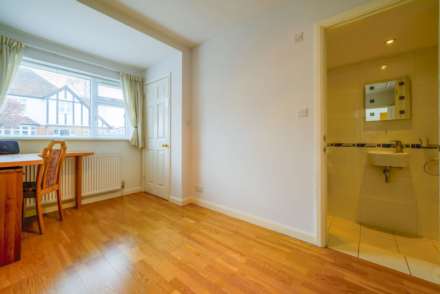 Ilkley Road, Caversham Heights, Image 17