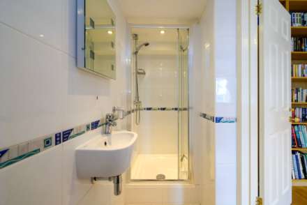 Ilkley Road, Caversham Heights, Image 19