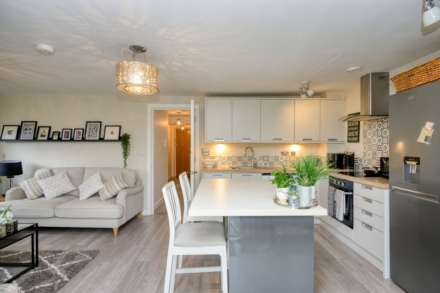 Grove Hill Close, Caversham, Image 4