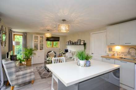 Grove Hill Close, Caversham, Image 6